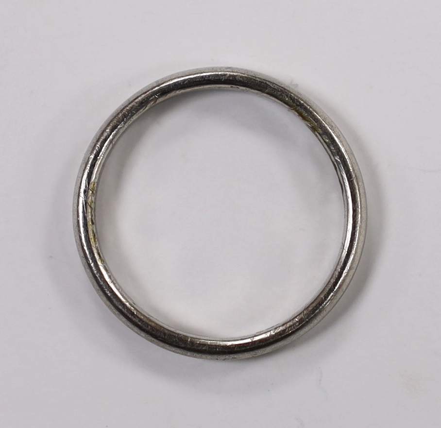 A white metal (stamped platinum' wedding band, size Q, 5.1 grams.